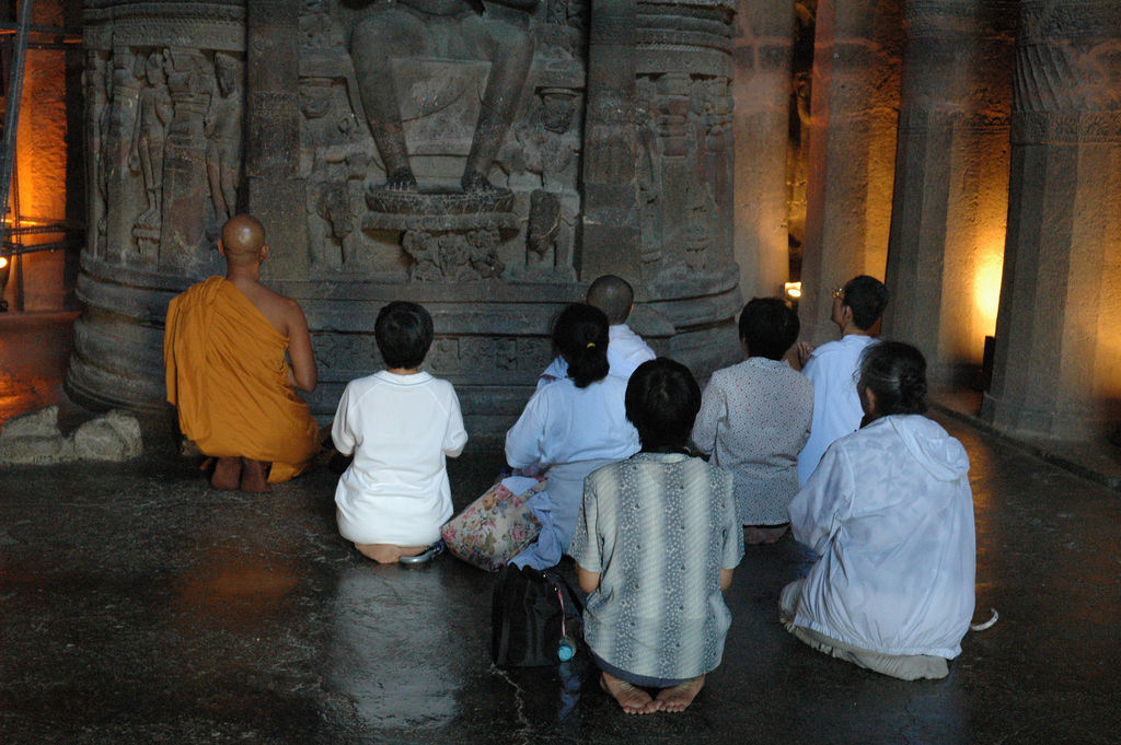 Idol worshippers, sinfully worshipping Buddha's statue!
